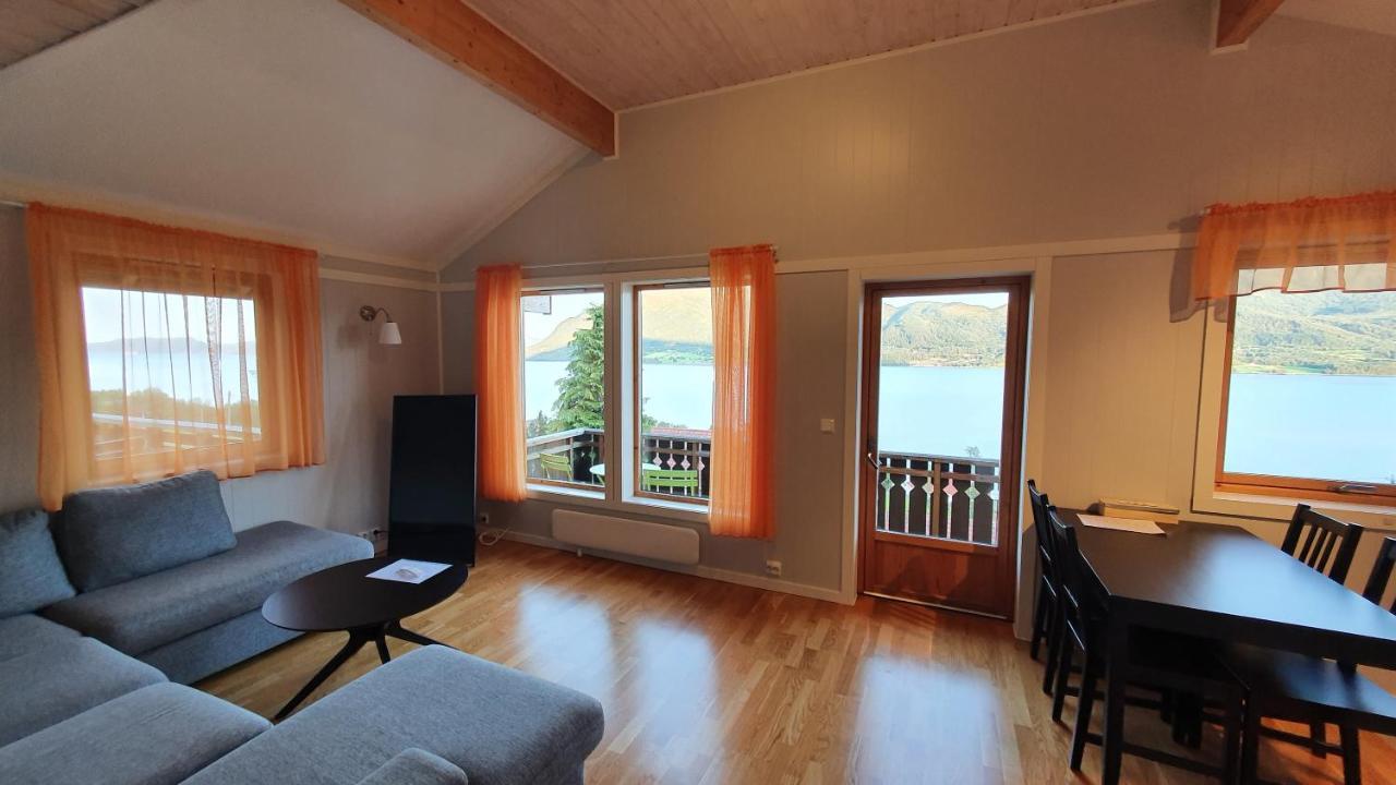 Holiday Home Kvernesfjorden Steinsgrenda Eksteriør bilde