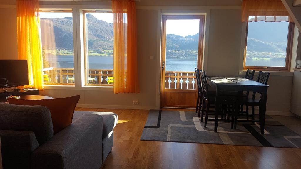 Holiday Home Kvernesfjorden Steinsgrenda Eksteriør bilde