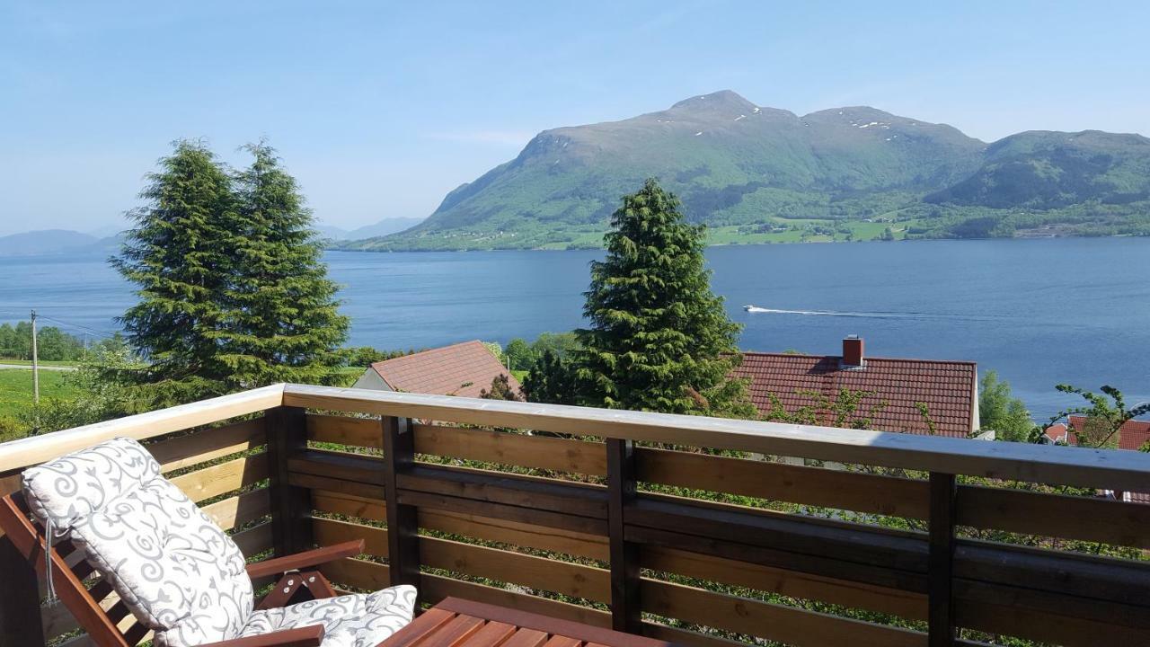 Holiday Home Kvernesfjorden Steinsgrenda Eksteriør bilde